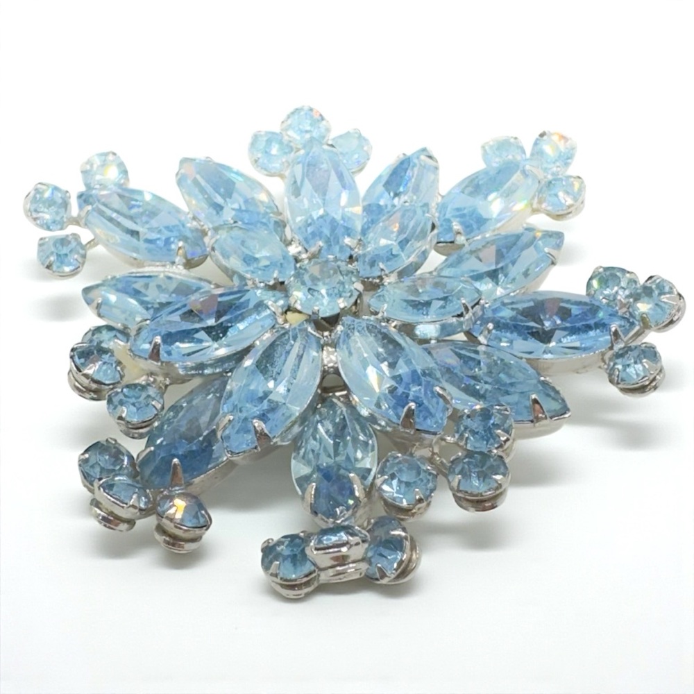 Vintage Hallmarked Weiss Topaz Blue Rhinestone Brooch - Picture 3 of 8